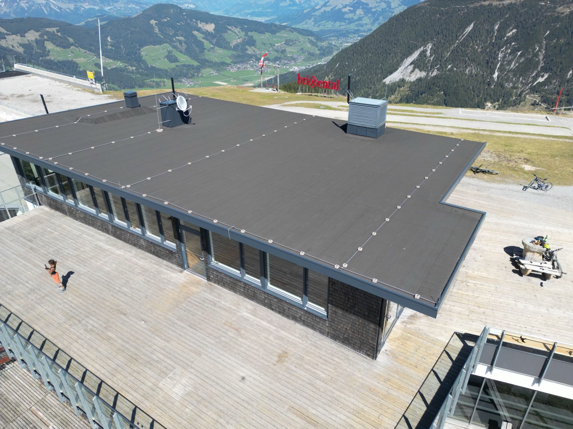 Plat dak in beeld gebracht met drone — De Jongh Projects